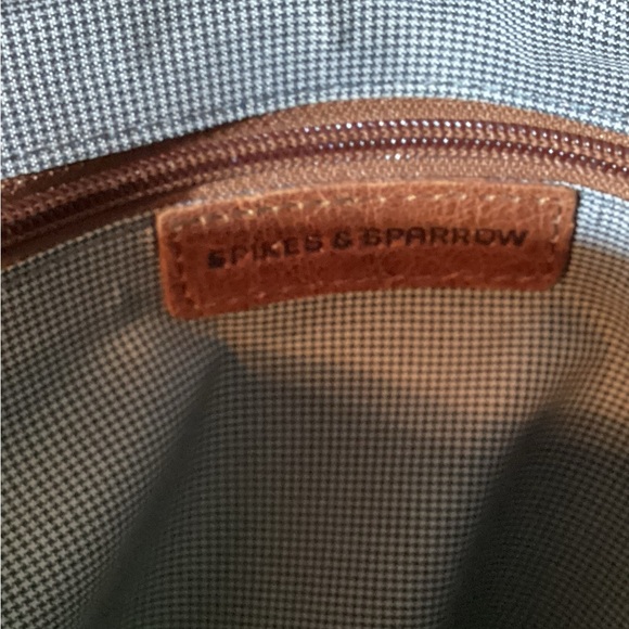Spikes & Sparrow leather tote, zipper top,12”drop, slip in&zipper inside pockets - Picture 4 of 16